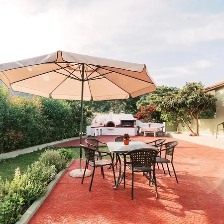 Apartment Greek Style With Jaquzzi & Barbeque *