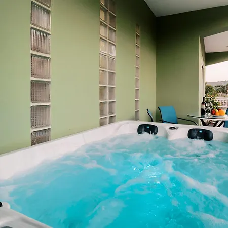 Greek Style With Jaquzzi & Barbeque Apartament