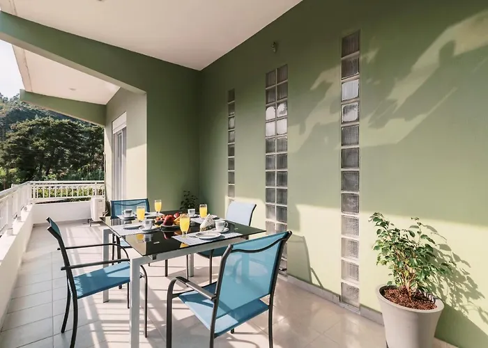 Greek Style With Jaquzzi & Barbeque Jalisos